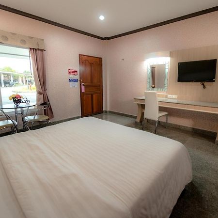 Martina Hotel Surin Bagian luar foto