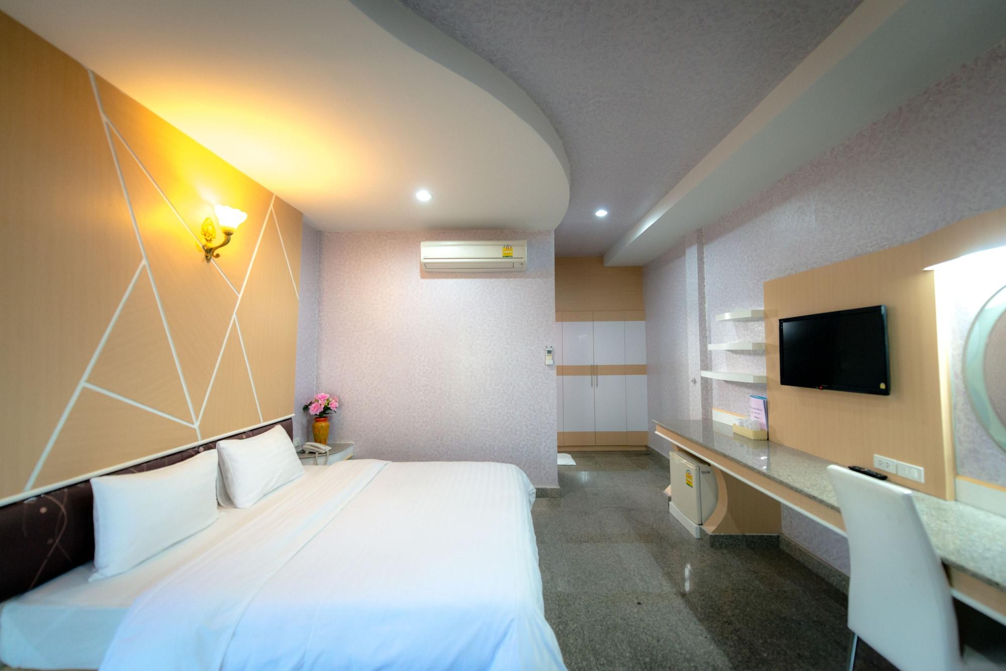 Martina Hotel Surin Bagian luar foto