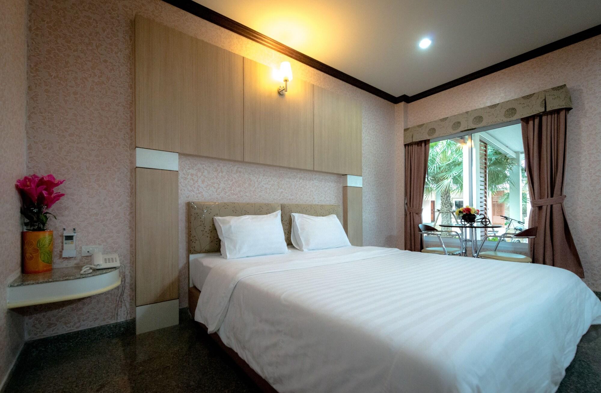 Martina Hotel Surin Bagian luar foto