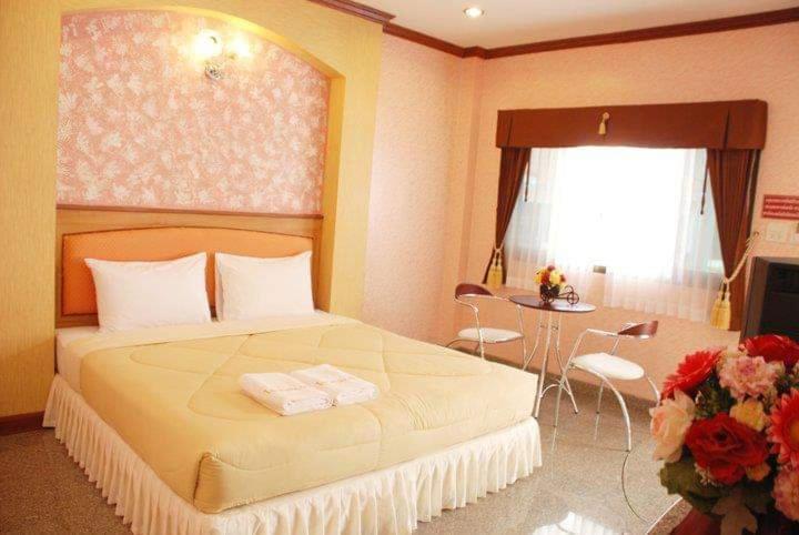 Martina Hotel Surin Bagian luar foto