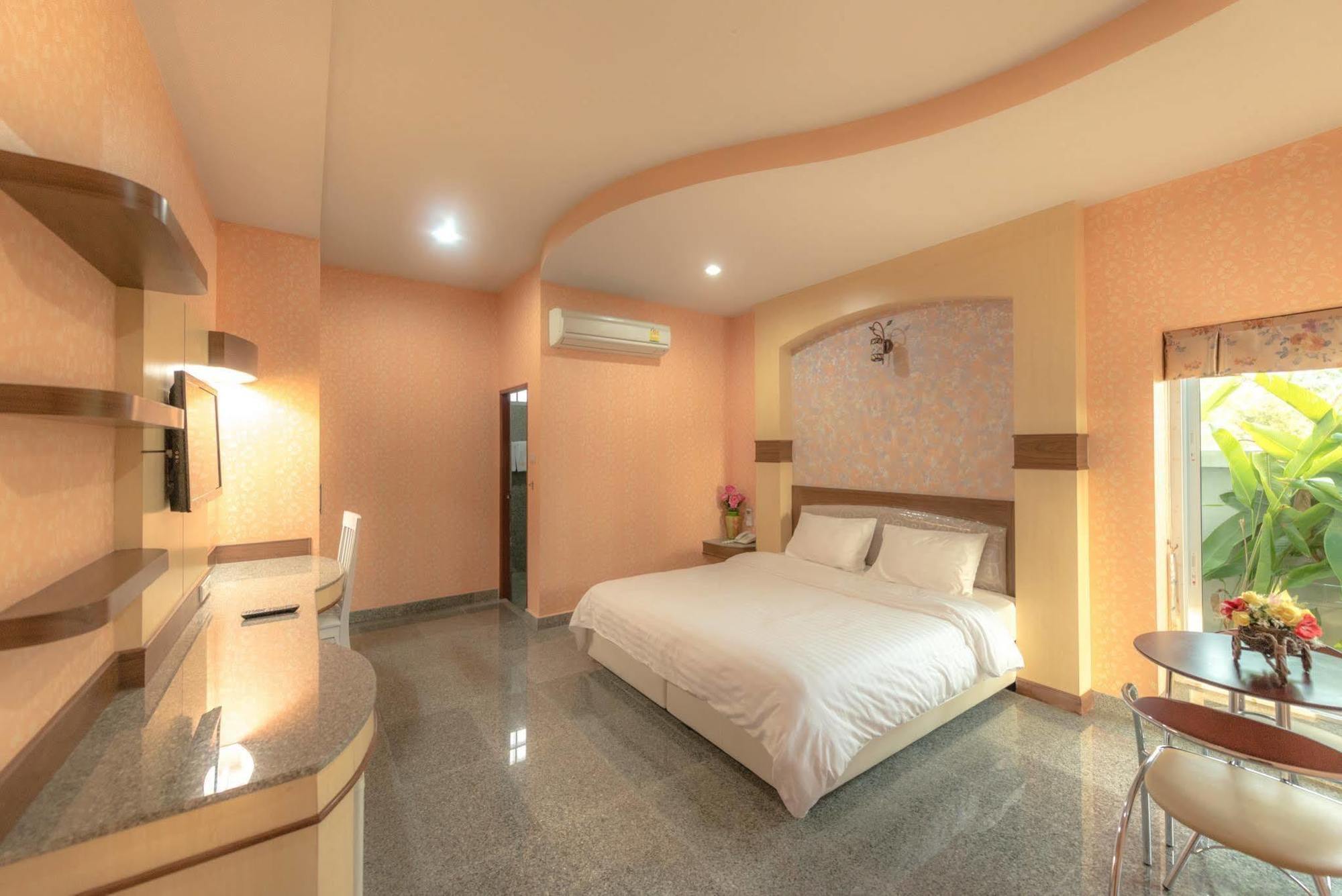 Martina Hotel Surin Bagian luar foto