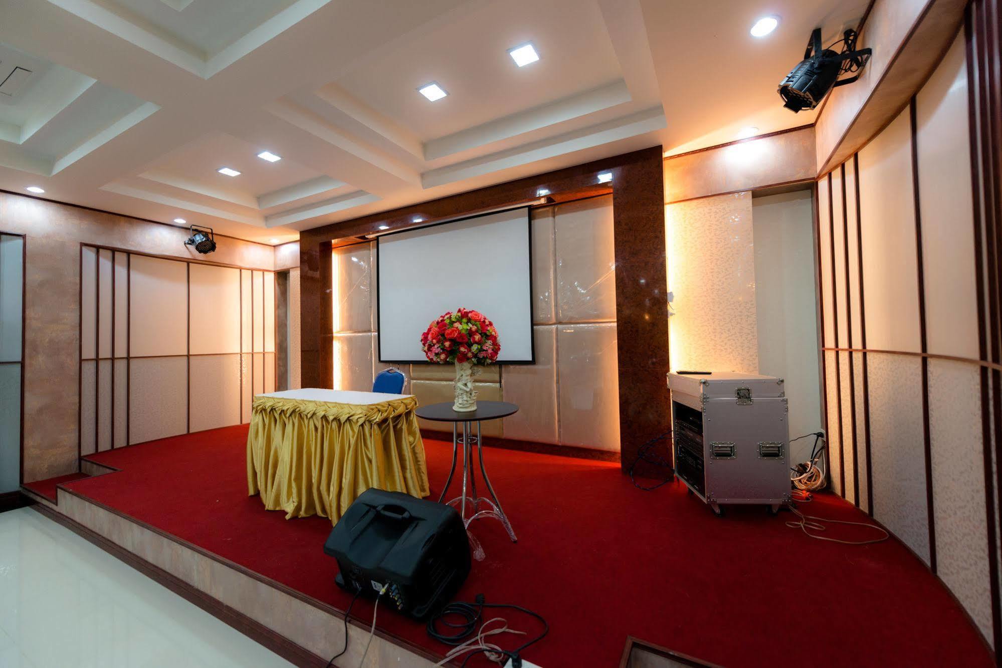 Martina Hotel Surin Bagian luar foto