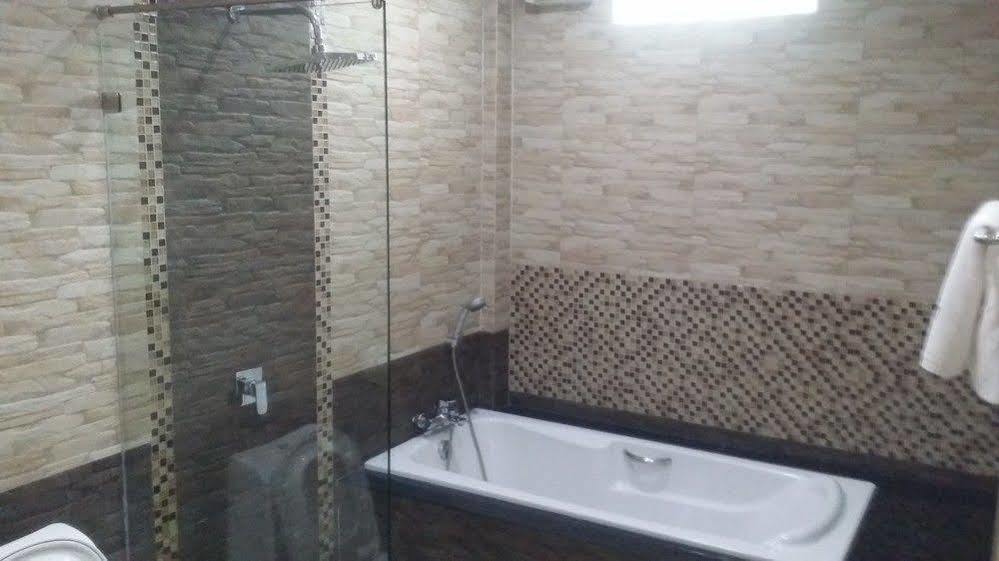 Martina Hotel Surin Bagian luar foto
